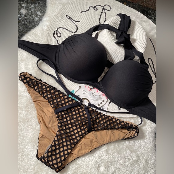 Victoria’s secret’s bombshell 34D or 34DD  and beach bunny bottoms combo - Picture 7 of 16